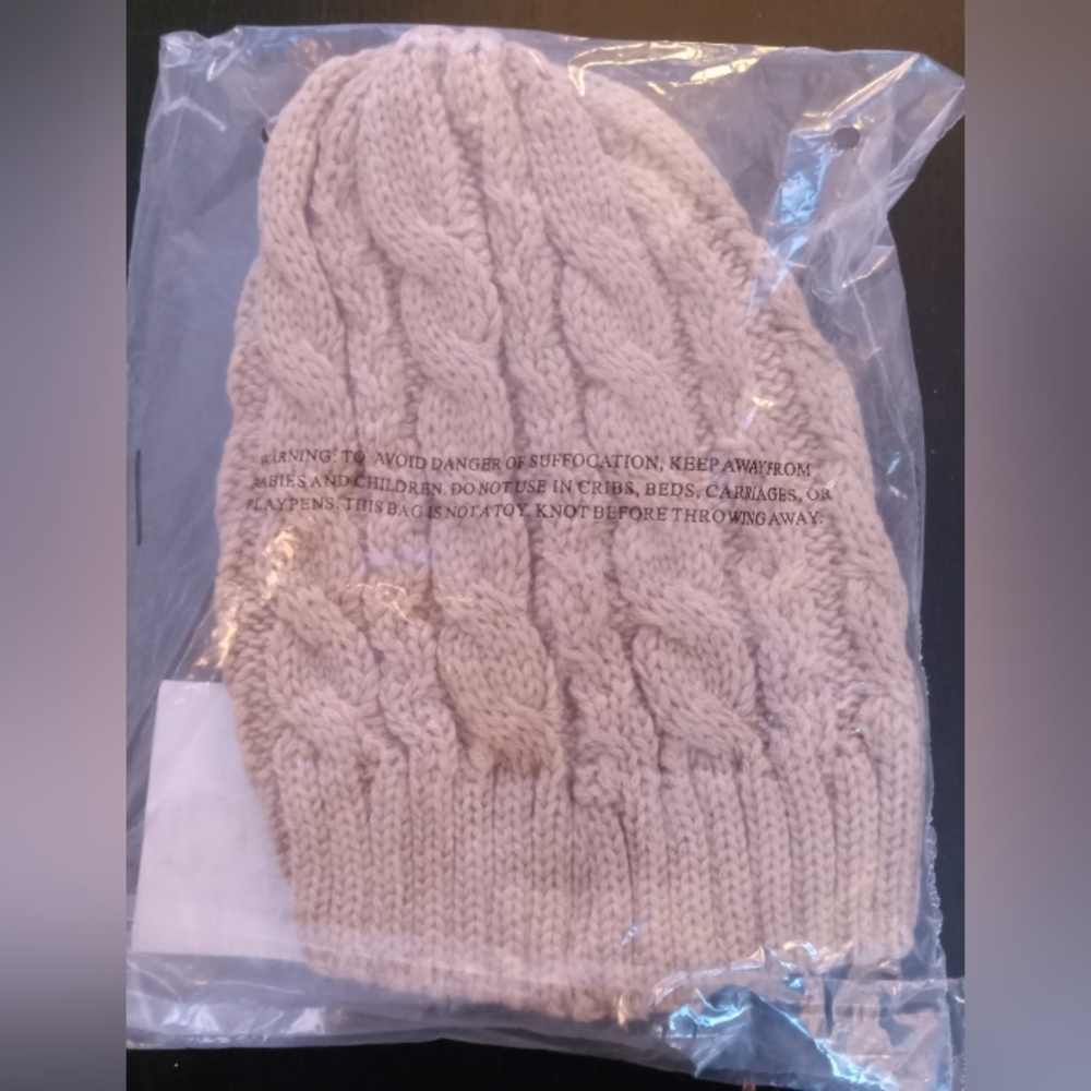 NWT Tan Cable Knit Slouchy‎ Beanie